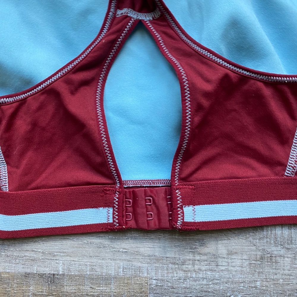 UA Sports Bra - Picture 4 of 5